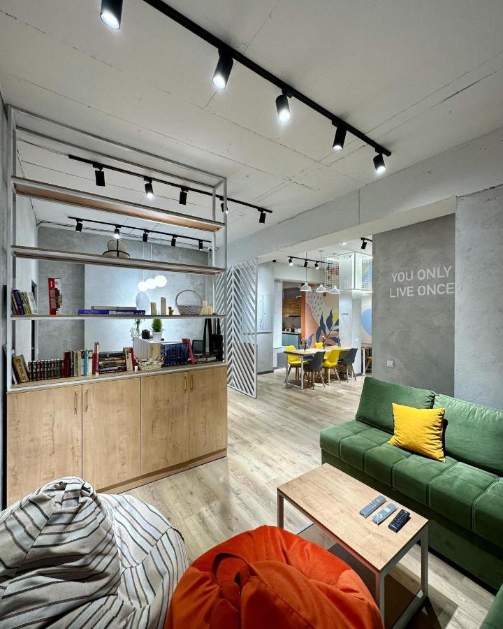 Izzzi Hostel Bişkek Dış mekan fotoğraf